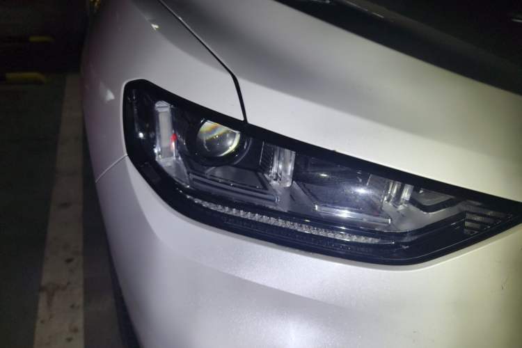 Used Wey VV5 2017 2.0T Ultra-Luxury Version Right Front Headlight