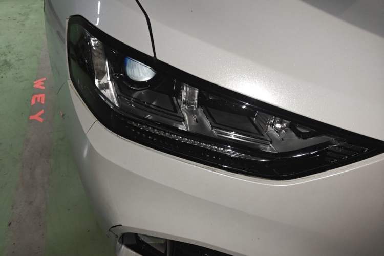 Used Wey VV5 2017 2.0T Flagship Edition Right Front Headlight