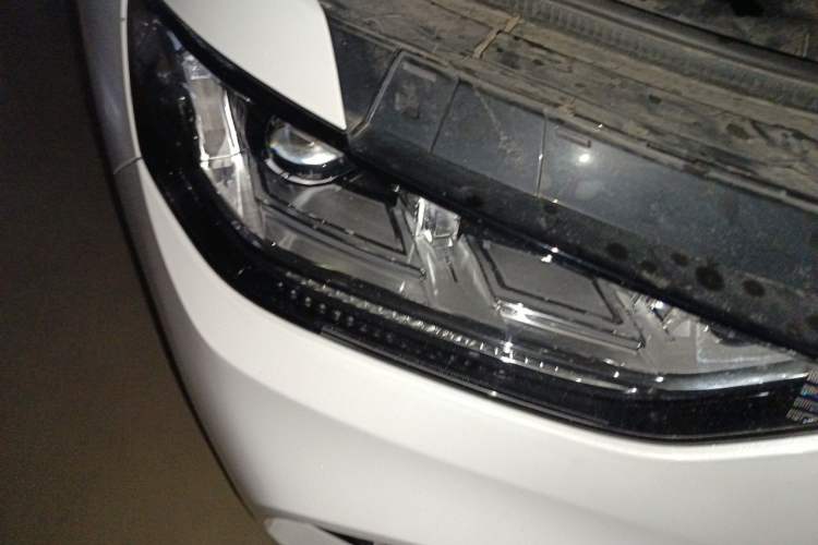 Used Wey VV5 2017 2.0T Ultra-Luxury Version Right Front Headlight