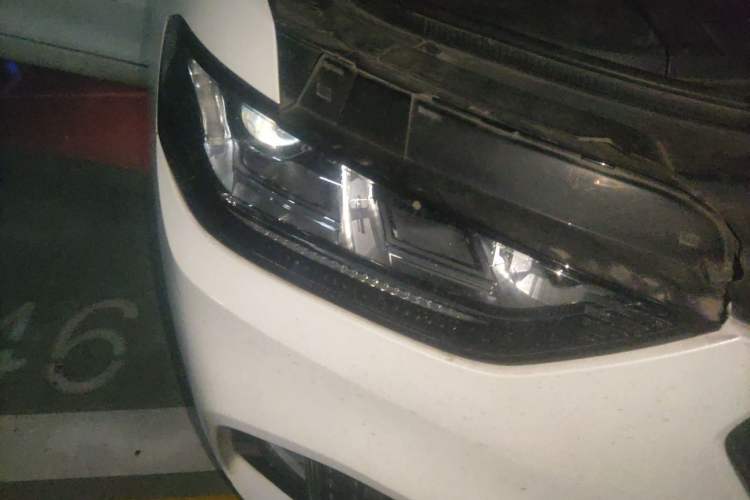 Used Wey VV5 2017 2.0T Ultra-Luxury Version Right Front Headlight