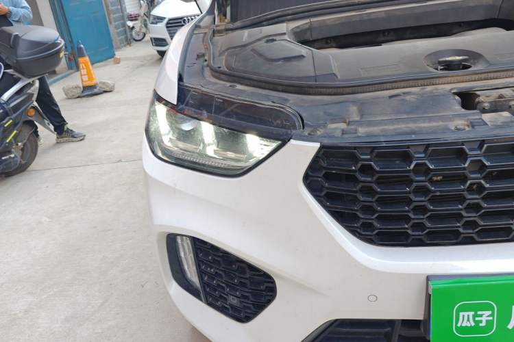 Used Wey VV5 2017 2.0T Ultra-Luxury Version Right Front Headlight