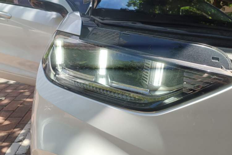 Used Wey VV5 2017 2.0T Flagship Edition Right Front Headlight
