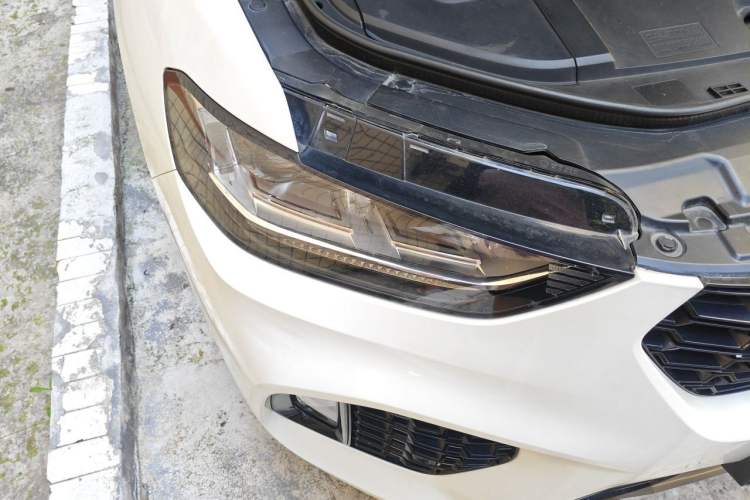 Used Wey VV5 2017 2.0T Ultra-Luxury Version Right Front Headlight