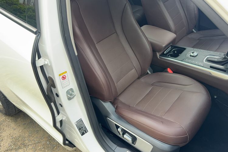 Used Wey VV5 2017 2.0T Ultra-Luxury Version Right Front Seat