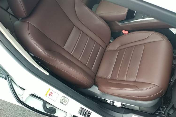 Used Wey VV5 2017 2.0T Ultra-Luxury Version Right Front Seat