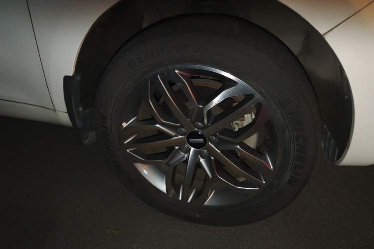Used Wey VV5 2017 2.0T Ultra-Luxury Version Right Front Wheel Hub