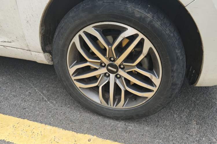 Used Wey VV5 2017 2.0T Ultra-Luxury Version Right Front Wheel Hub
