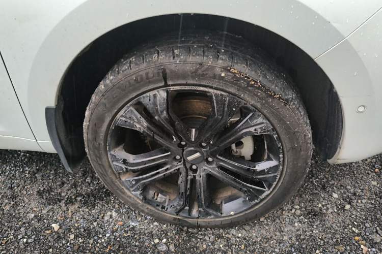 Used Wey VV5 2017 2.0T Flagship Edition Right Front Wheel Hub
