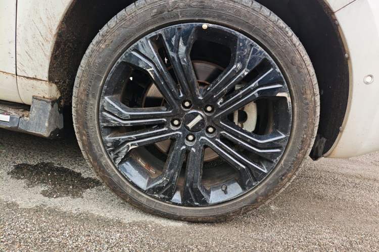 Used Wey VV5 2017 2.0T Flagship Edition Right Front Wheel Hub