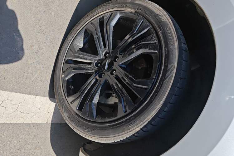 Used Wey VV5 2017 2.0T Flagship Edition Right Front Wheel Hub