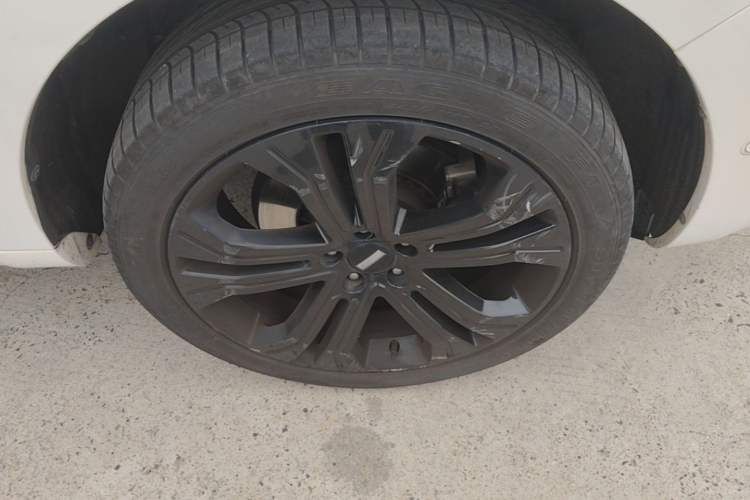Used Wey VV5 2017 2.0T Flagship Edition Right Front Wheel Hub