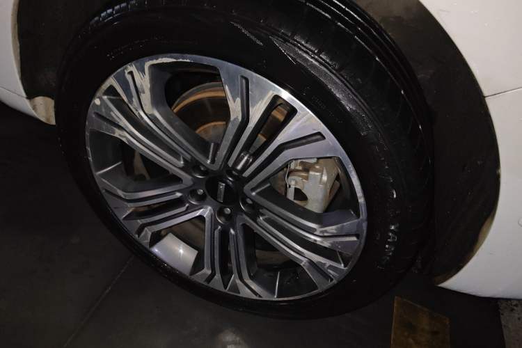 Used Wey VV5 2017 2.0T Flagship Edition Right Front Wheel Hub