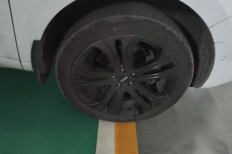 Used Wey VV5 2017 2.0T Flagship Edition Right Front Wheel Hub