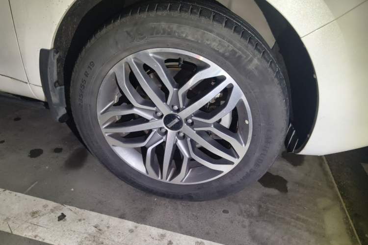 Used Wey VV5 2017 2.0T Ultra-Luxury Version Right Front Wheel Hub
