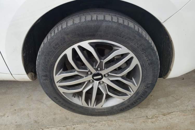 Used Wey VV5 2017 2.0T Ultra-Luxury Version Right Front Wheel Hub