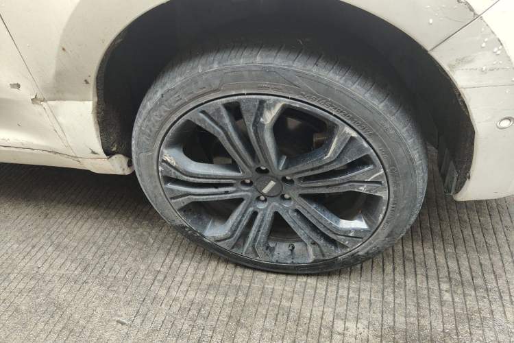 Used Wey VV5 2017 2.0T Flagship Edition Right Front Wheel Hub