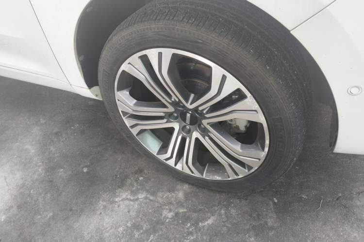 Used Wey VV5 2017 2.0T Flagship Edition Right Front Wheel Hub