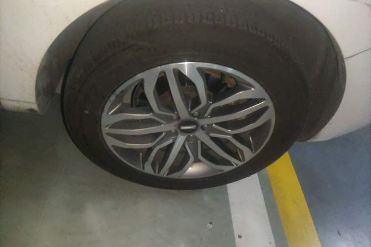 Used Wey VV5 2017 2.0T Ultra-Luxury Version Right Front Wheel Hub