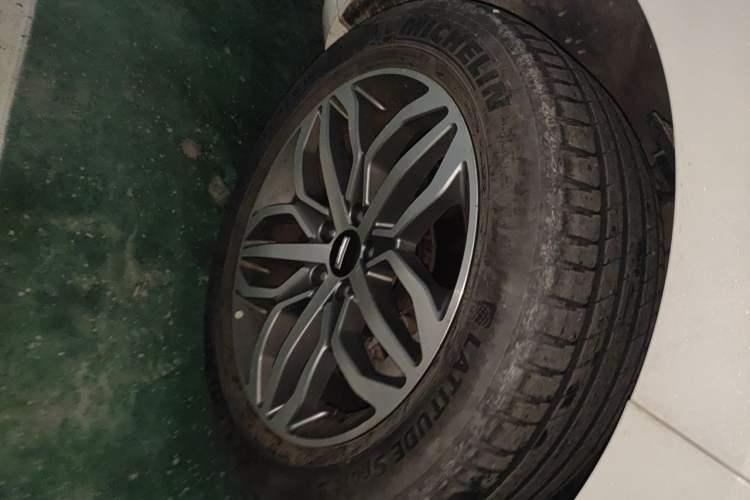 Used Wey VV5 2017 2.0T Ultra-Luxury Version Right Front Wheel Hub