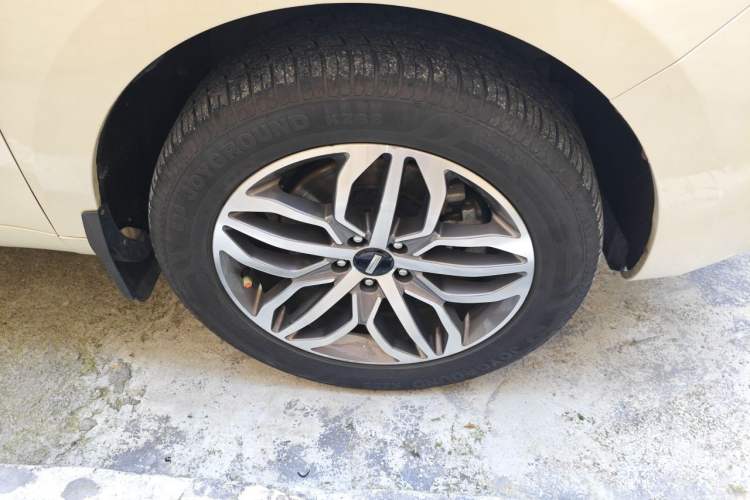 Used Wey VV5 2017 2.0T Ultra-Luxury Version Right Front Wheel Hub