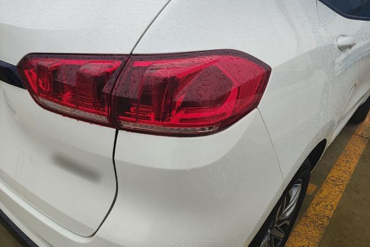 Used Wey VV5 2017 2.0T Ultra-Luxury Version Right Rear Taillight