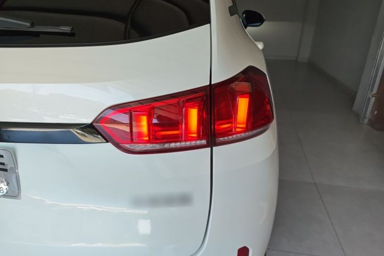 Used Wey VV5 2017 2.0T Ultra-Luxury Version Right Rear Taillight