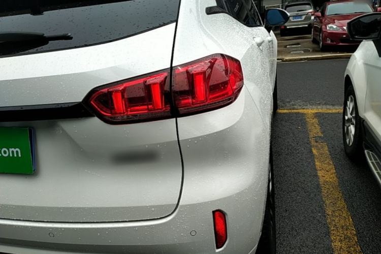 Used Wey VV5 2017 2.0T Ultra-Luxury Version Right Rear Taillight