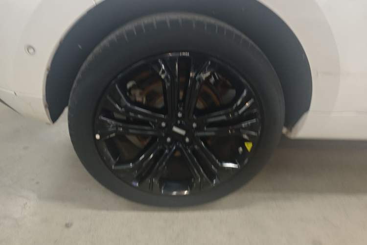 Used Wey VV5 2017 2.0T Flagship Edition Right Rear Wheel Hub