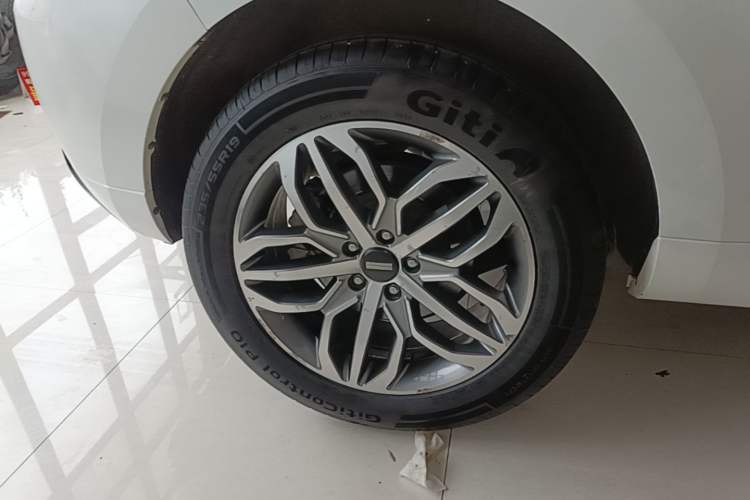 Used Wey VV5 2017 2.0T Ultra-Luxury Version Right Rear Wheel Hub