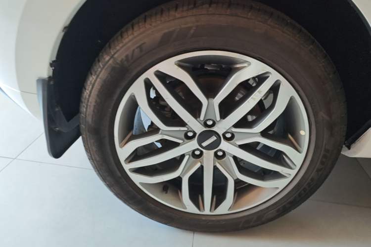 Used Wey VV5 2017 2.0T Ultra-Luxury Version Right Rear Wheel Hub