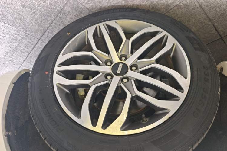 Used Wey VV5 2017 2.0T Ultra-Luxury Version Right Rear Wheel Hub