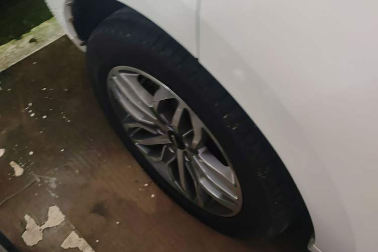 Used Wey VV5 2017 2.0T Ultra-Luxury Version Right Rear Wheel Hub