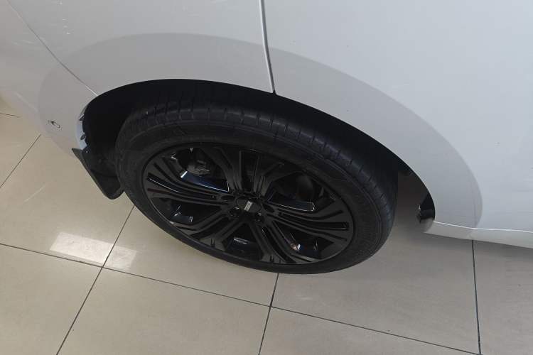 Used Wey VV5 2017 2.0T Flagship Edition Right Rear Wheel Hub