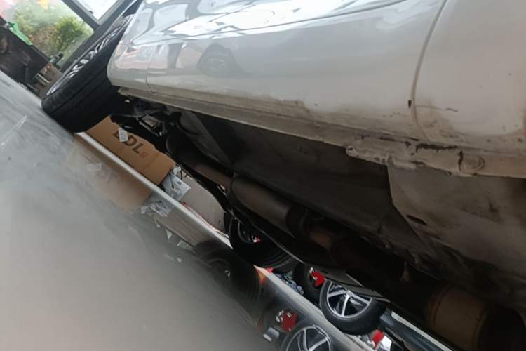 Used Wey VV5 2017 2.0T Ultra-Luxury Version Right Side Sill