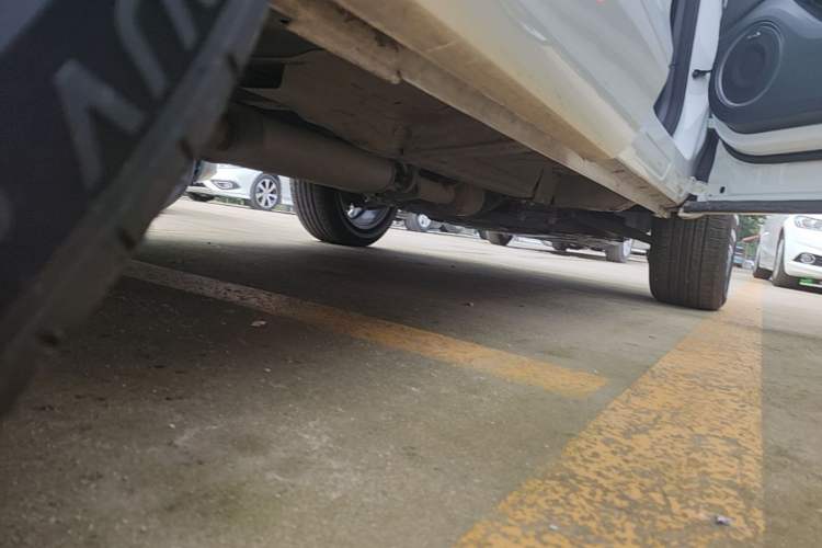 Used Wey VV5 2017 2.0T Ultra-Luxury Version Right Side Sill