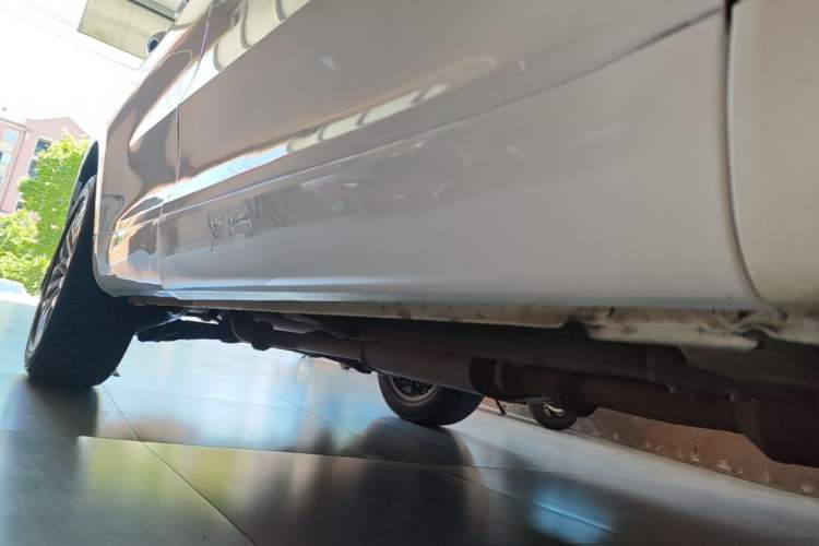 Used Wey VV5 2017 2.0T Ultra-Luxury Version Right Side Sill