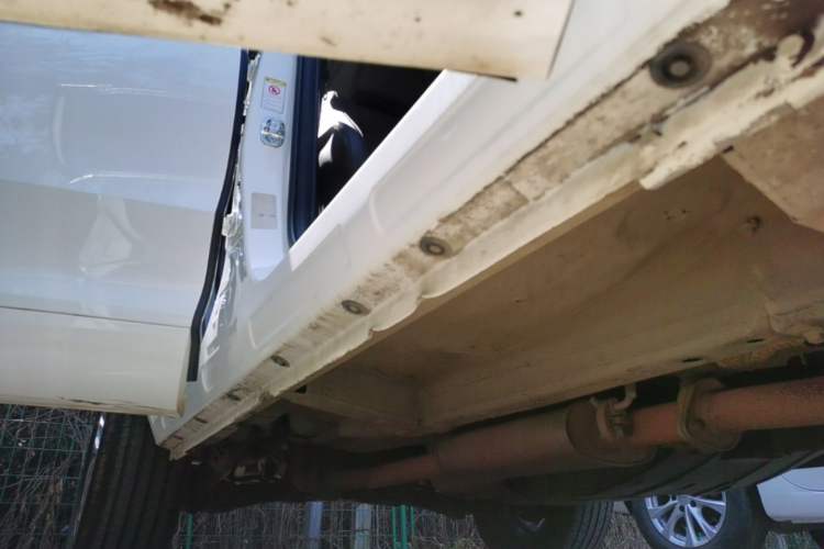 Used Wey VV5 2017 2.0T Ultra-Luxury Version Right Side Sill