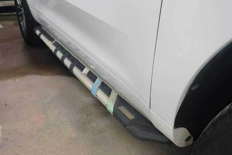 Used Wey VV5 2017 2.0T Ultra-Luxury Version Right Side Sill