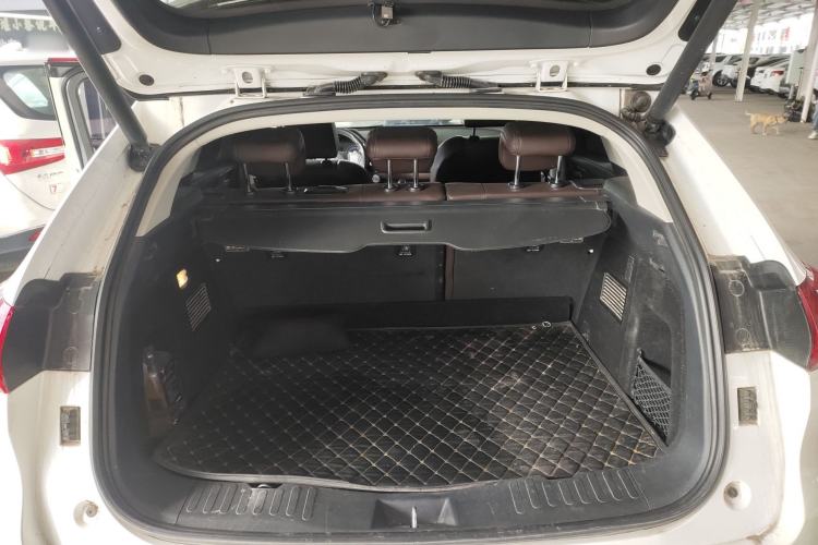 Used Wey VV5 2017 2.0T Ultra-Luxury Version Trunk