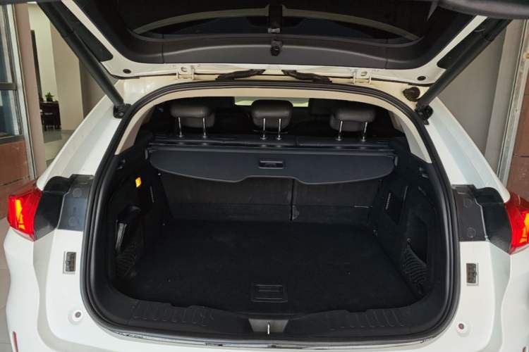 Used Wey VV5 2017 2.0T Ultra-Luxury Version Trunk