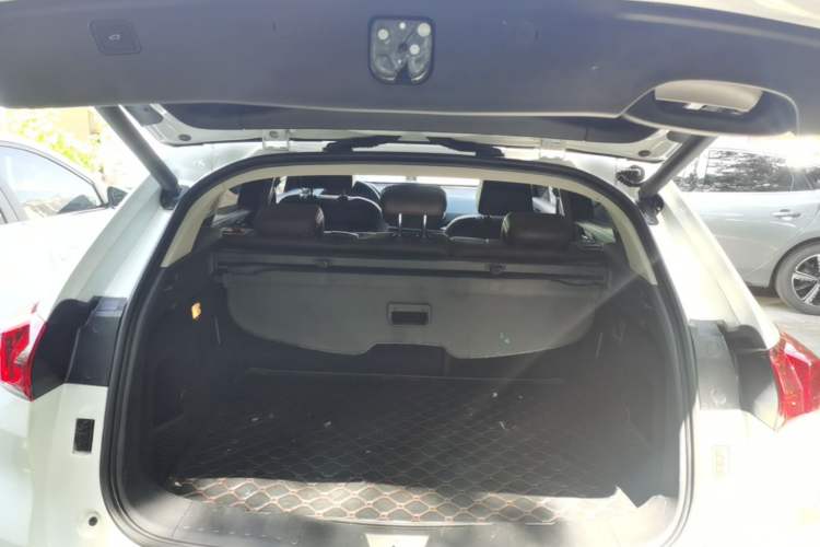 Used Wey VV5 2017 2.0T Ultra-Luxury Version Trunk