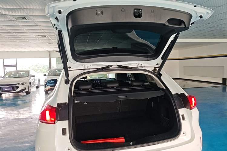 Used Wey VV5 2017 2.0T Ultra-Luxury Version Trunk