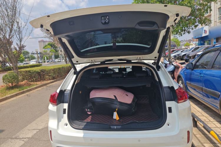 Used Wey VV5 2017 2.0T Ultra-Luxury Version Trunk