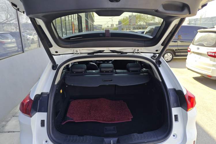 Used Wey VV5 2017 2.0T Ultra-Luxury Version Trunk