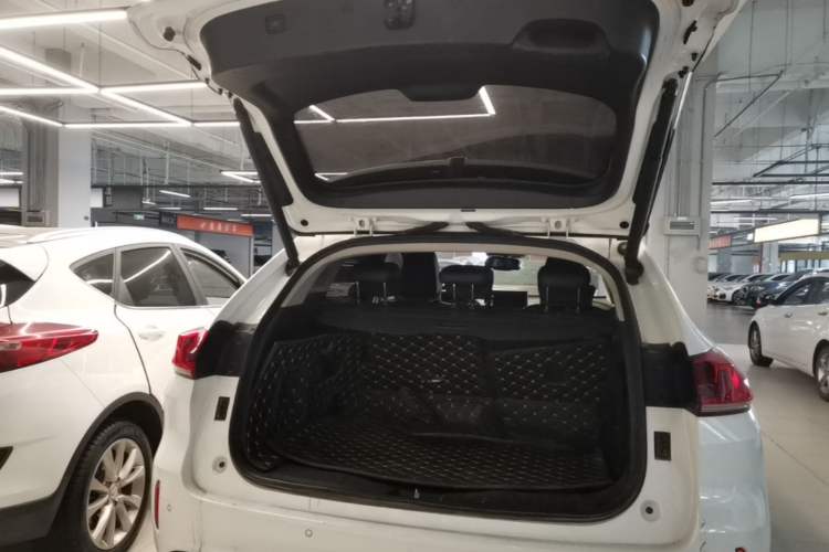 Used Wey VV5 2017 2.0T Ultra-Luxury Version Trunk