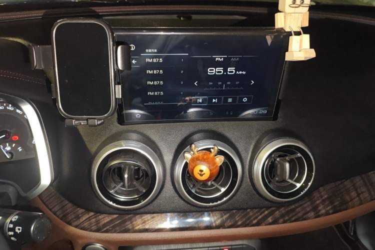Used Wey VV5 2019 Upgraded Model 2.0T Two-Wheel Drive Ultra-Luxury Version China VI Standard Audio And AC Panel