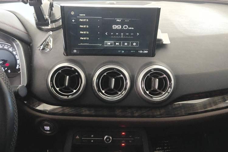 Used Wey VV5 2019 Upgraded Model 2.0T Two-Wheel Drive Ultra-Luxury Version China V Standard Audio And AC Panel