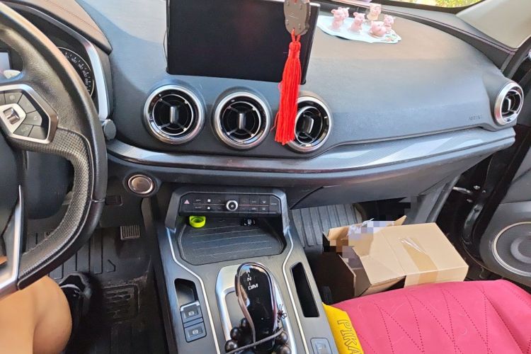 Used Wey VV5 2019 1.5T Two-Wheel Drive Color Pioneer Audio And AC Panel