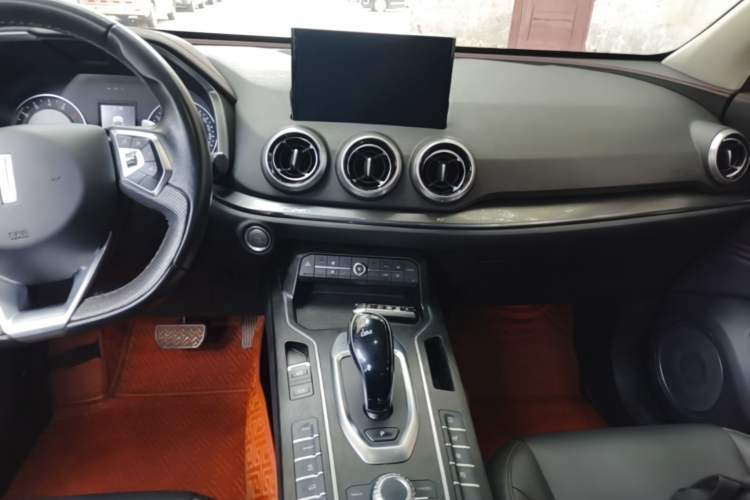 Used Wey VV5 2019 1.5T Two-Wheel Drive Color Pioneer Audio And AC Panel