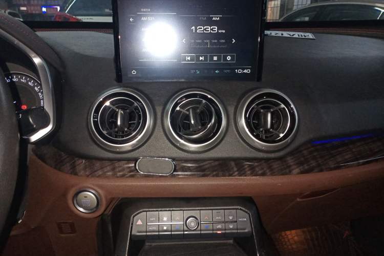 Used Wey VV5 2019 1.5T Two-Wheel Drive Color Pioneer Audio And AC Panel